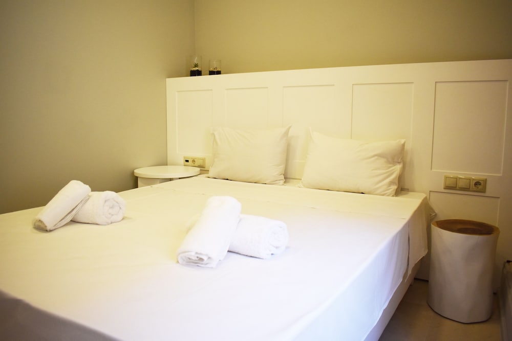 Candia Suites And Rooms 11/49