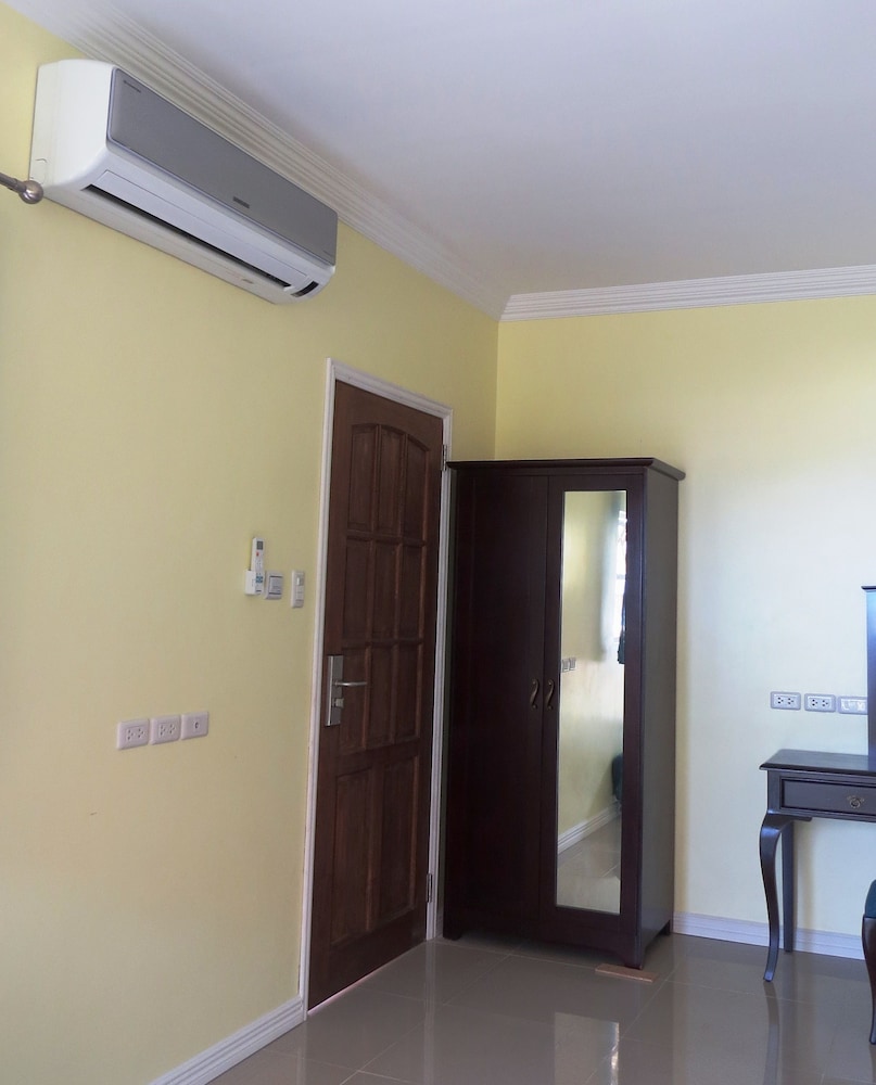 Caimito Beach Hotel 20/20
