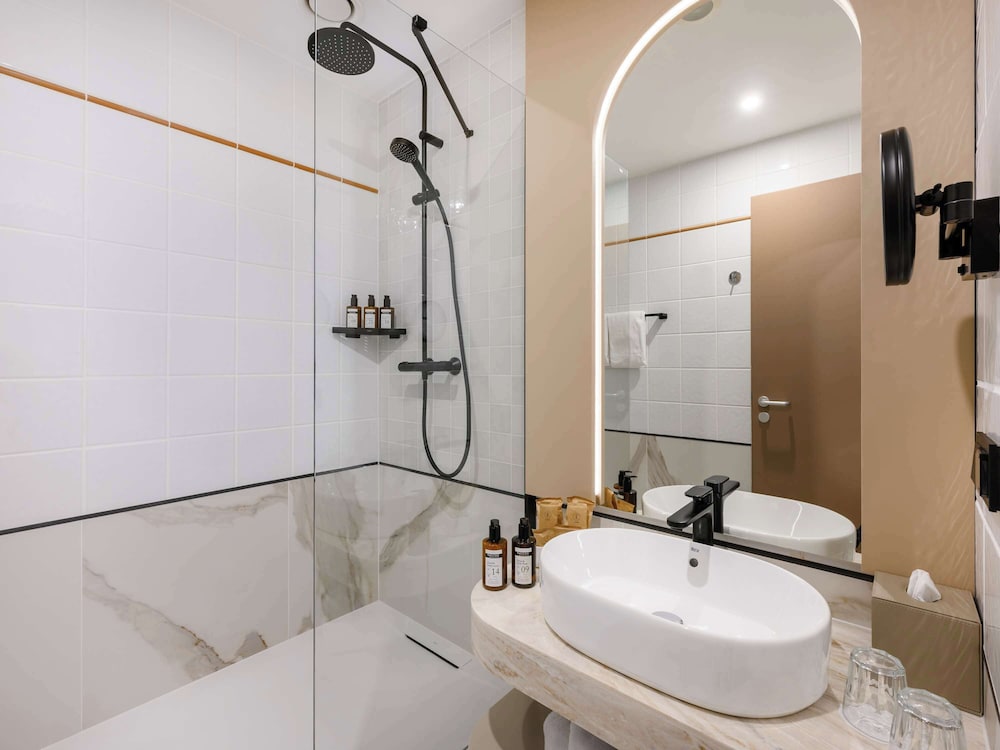 غرفة سوبيريور بسرير مزدوج مع أريكة، Movenpick Hotel Budapest Centre 6/7