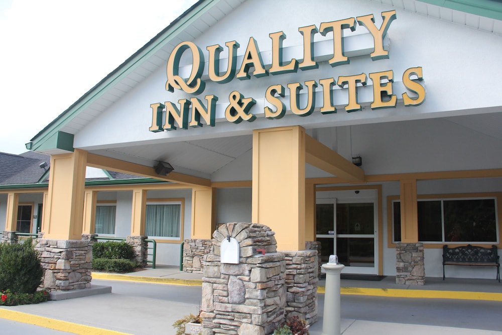 Quality Inn Suites Biltmore East 2/29