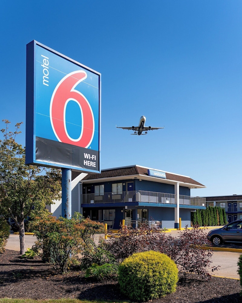 Motel6 Windsor Locks, CT - Hartford in WINDSOR LOCKS - CT