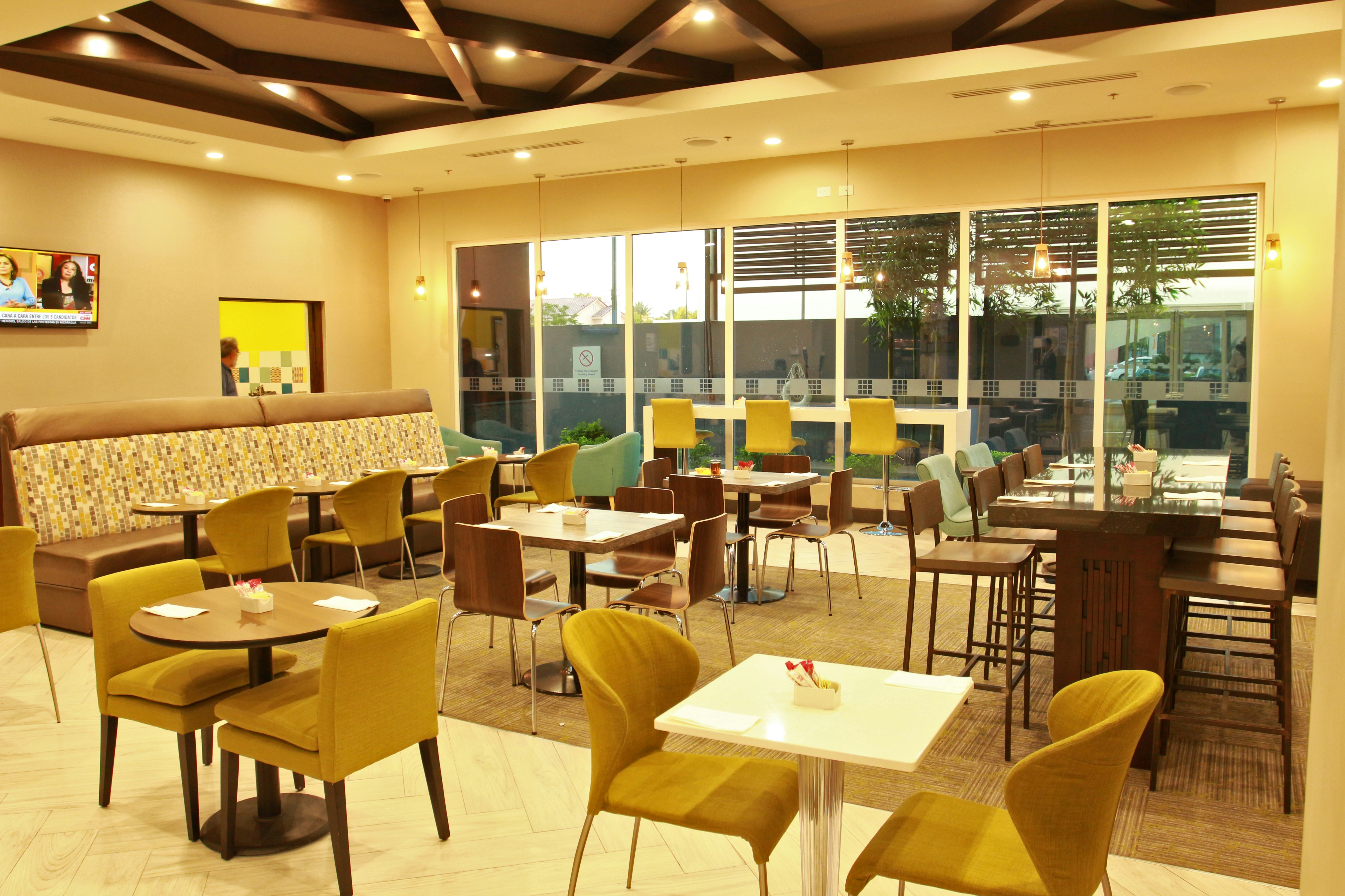 Holiday Inn Express & Suites Mexicali 48/66