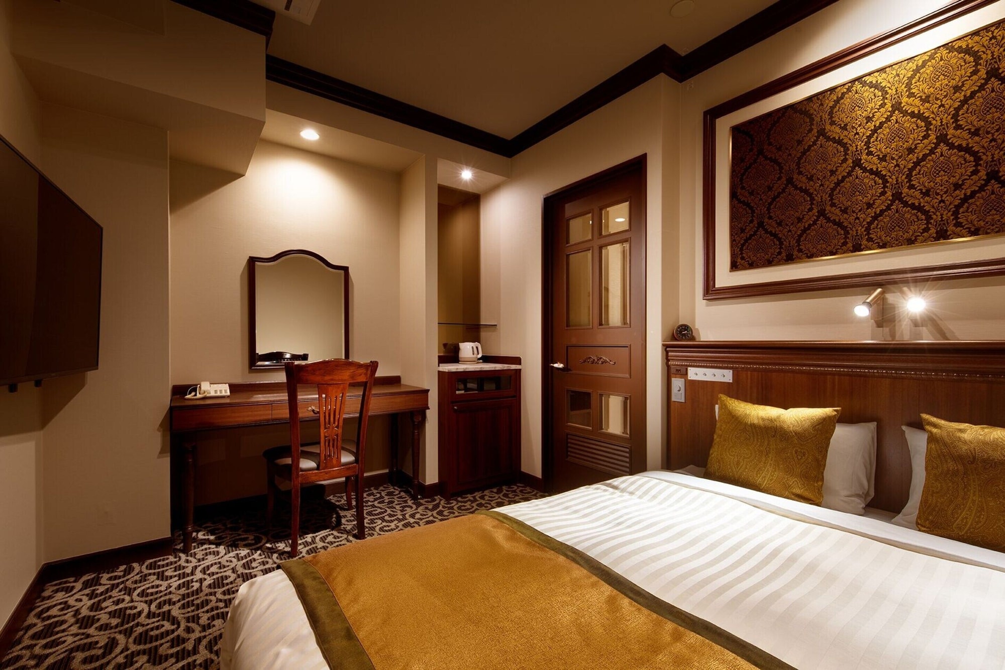 ROOM, DOUBLE BED