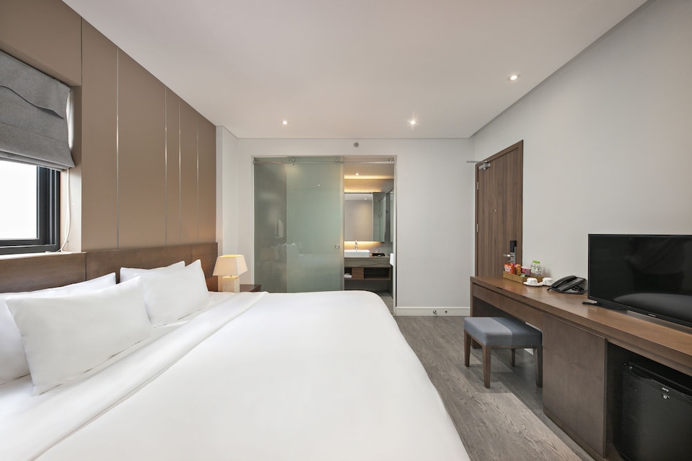 Avora Hotel 12/59