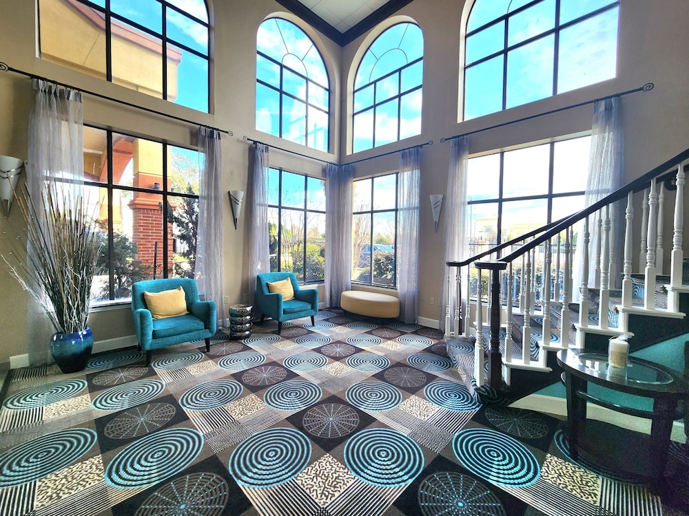 Days Inn & Suites by Wyndham Sam Houston Tollway 22/50