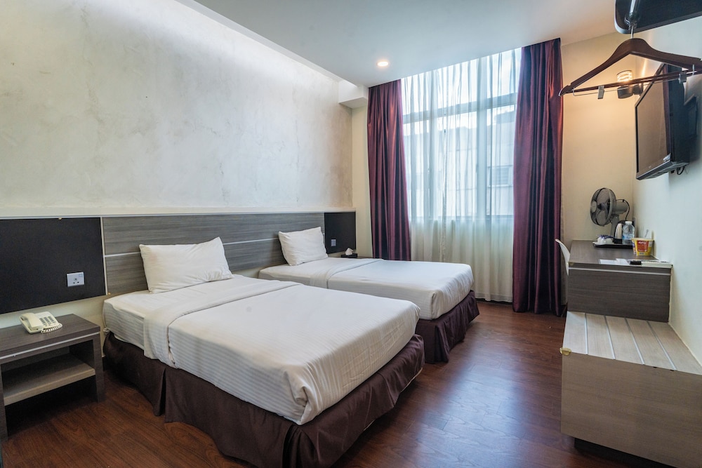 Indra Hotel 30/58