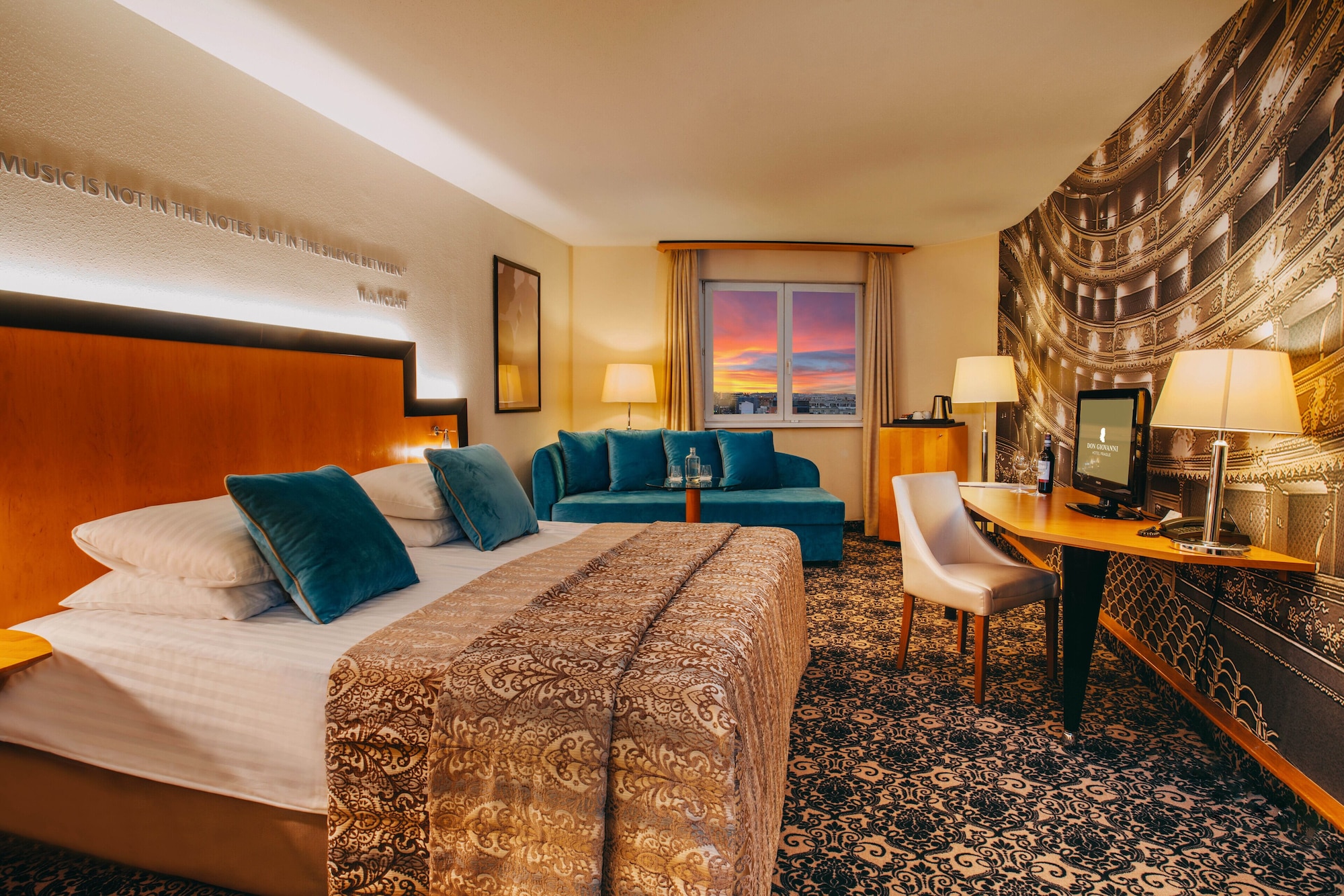 EXECUTIVE, DOUBLE BED, CITY VIEW, CLUB LOUNGE ACCESS