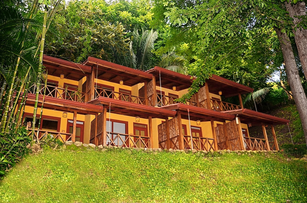 Esencia Hotel And Villas 12/65