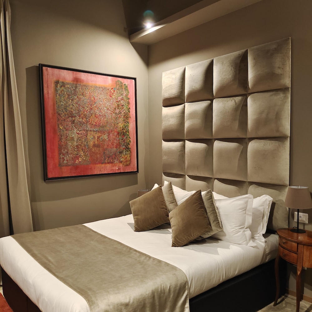 DELUXE, DOUBLE BED