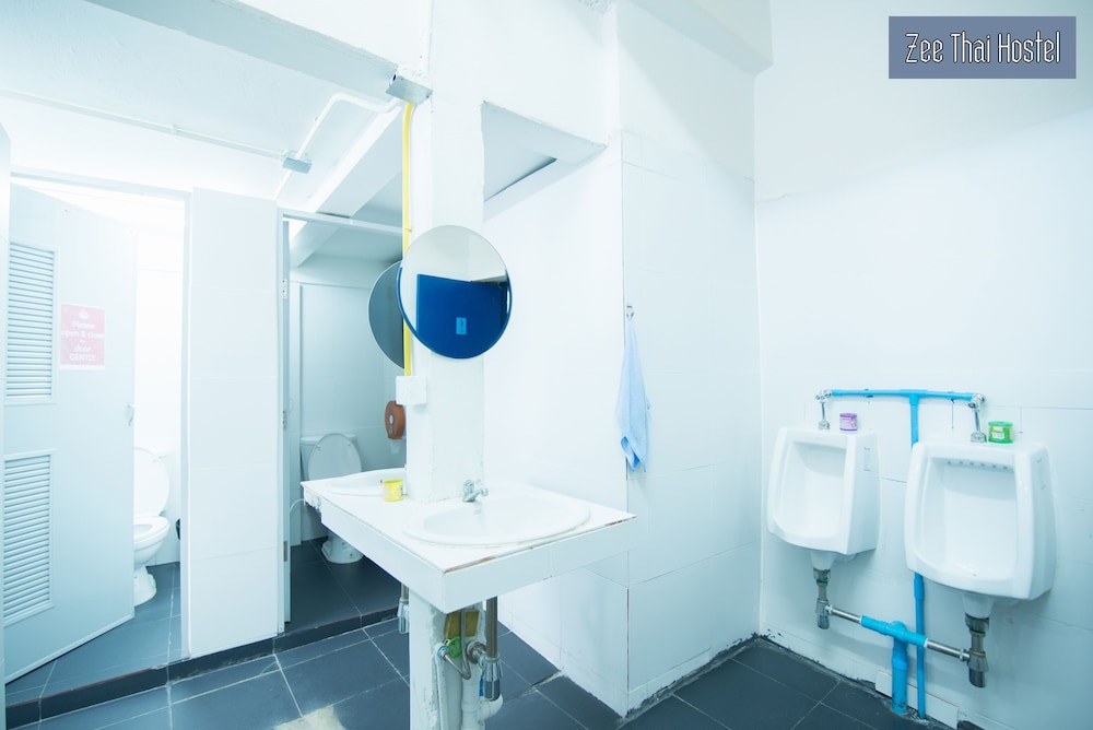 Zee Thai Hostel (Thaitone Hostel) 69/69