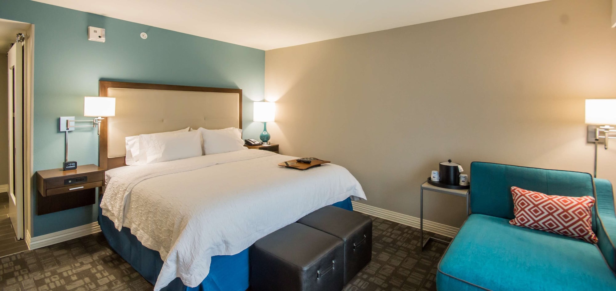 STUDIO, KING BED, SOFA, ACCESSIBLE
