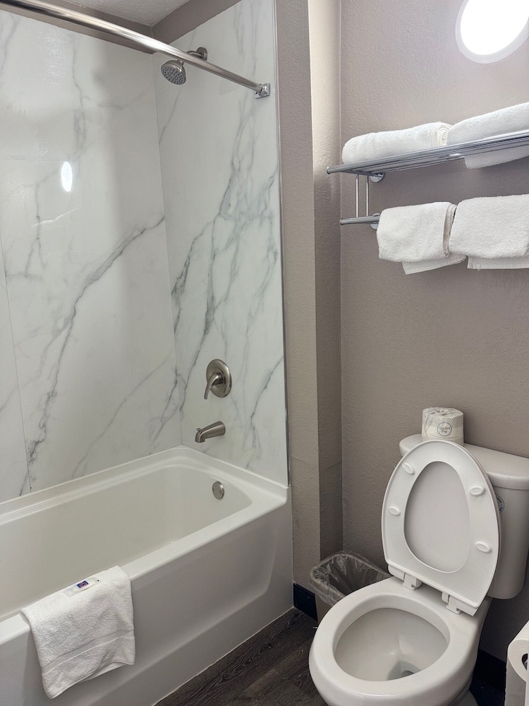 Motel6 Enfield, CT - Hartford 55/57