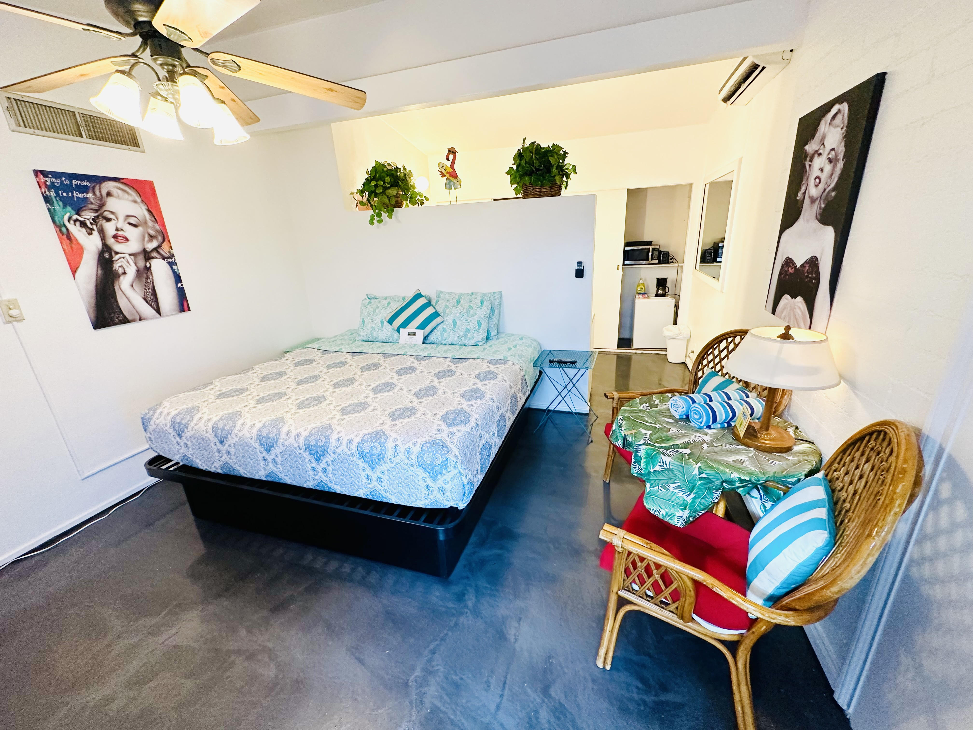 Studio, King Bed, Xl