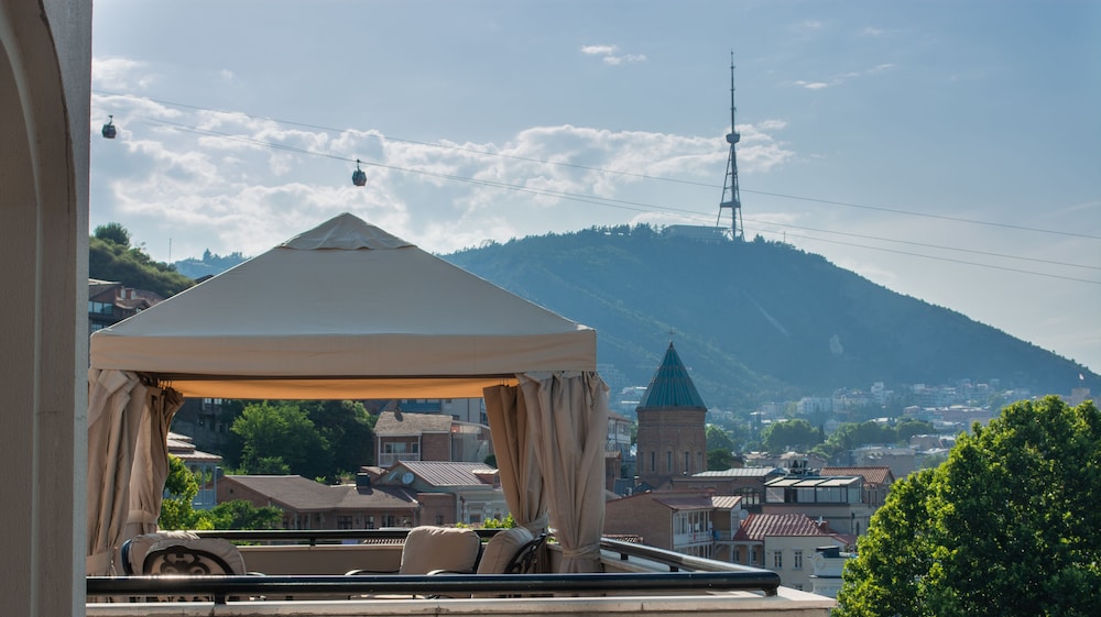 Tiflis Palace 69/72