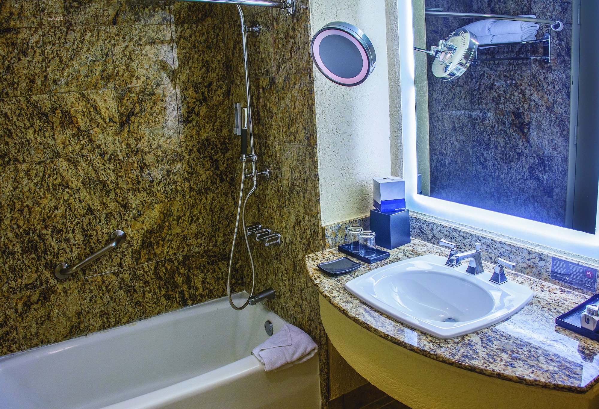 جناح جونيور بسريرين مزدوجين بإطلالة على البحر، RIU Palace Antillas - Adults Only - All Inclusive 5/6