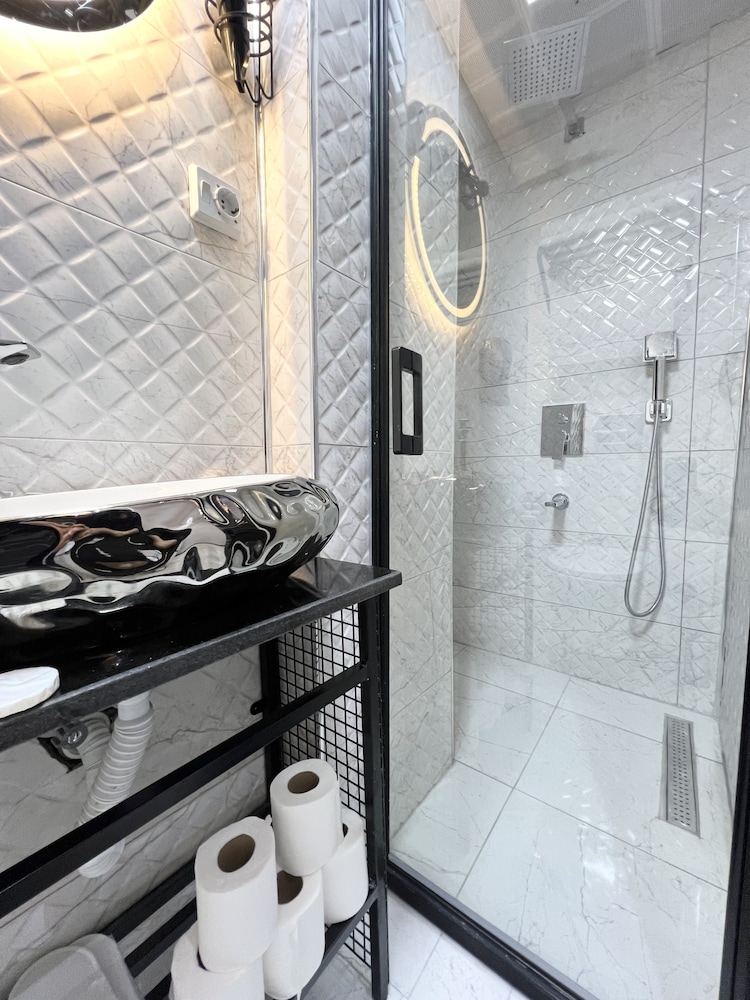 Taksim Larissa Hotel 49/50