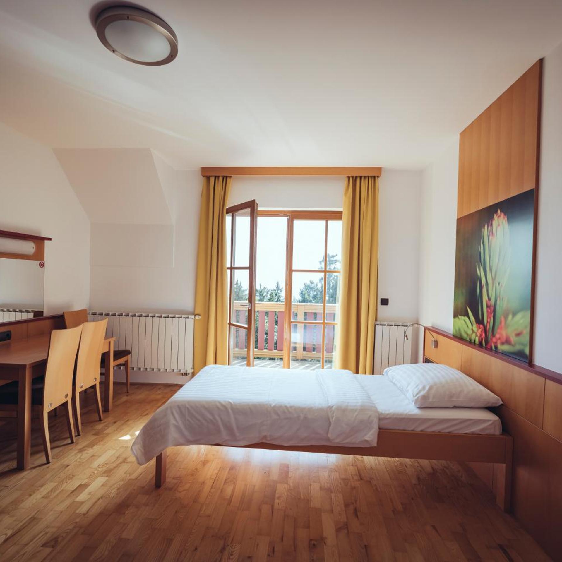 غرفة بسريرين منفصلين بشرفة، HOTEL VIDEC 6/10