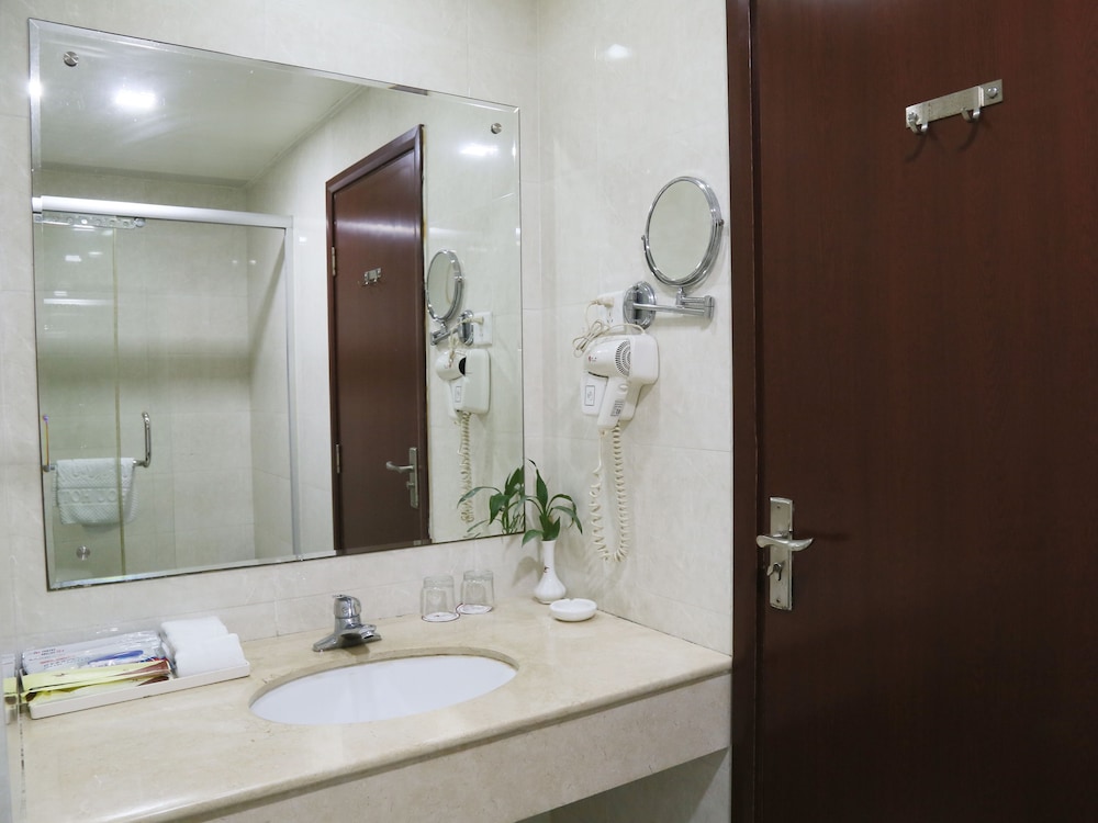 Pazhou Hotel 68/71
