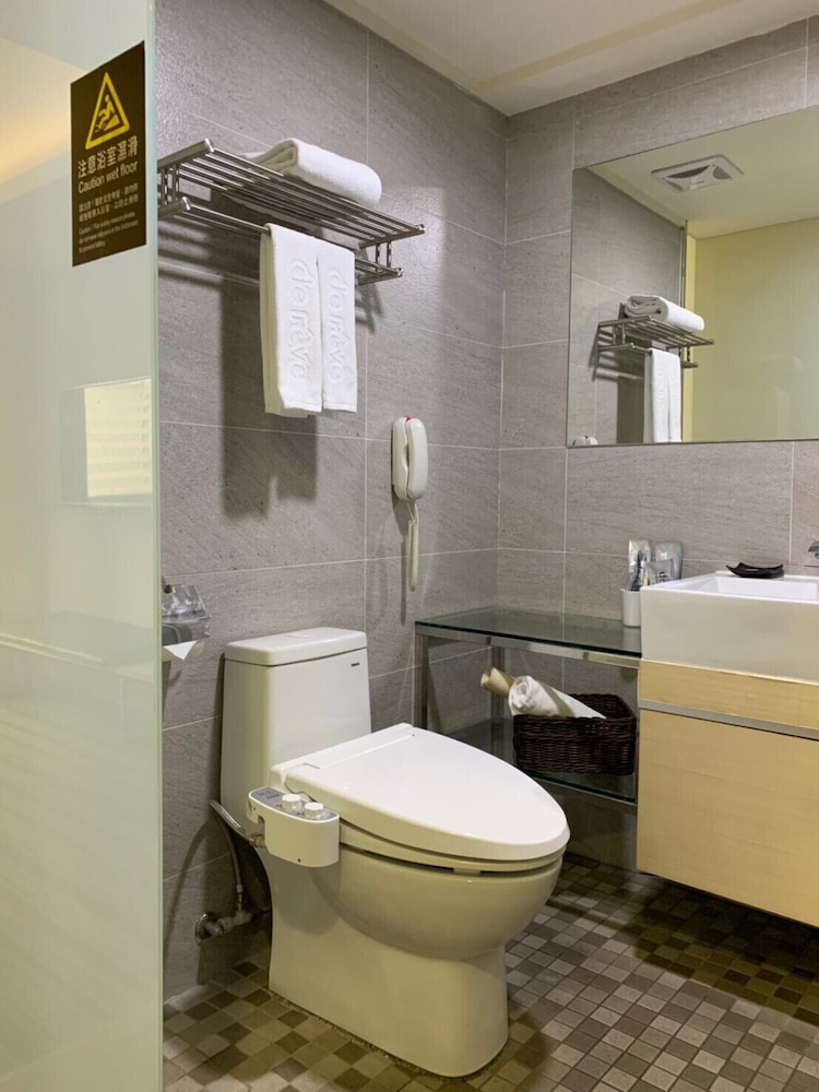 Yeong Chi Business Hotel 48/52