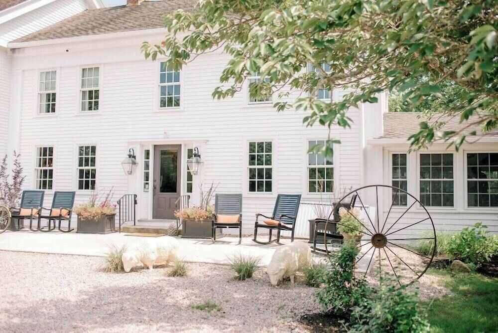 Shelter Harbor Inn 2/72