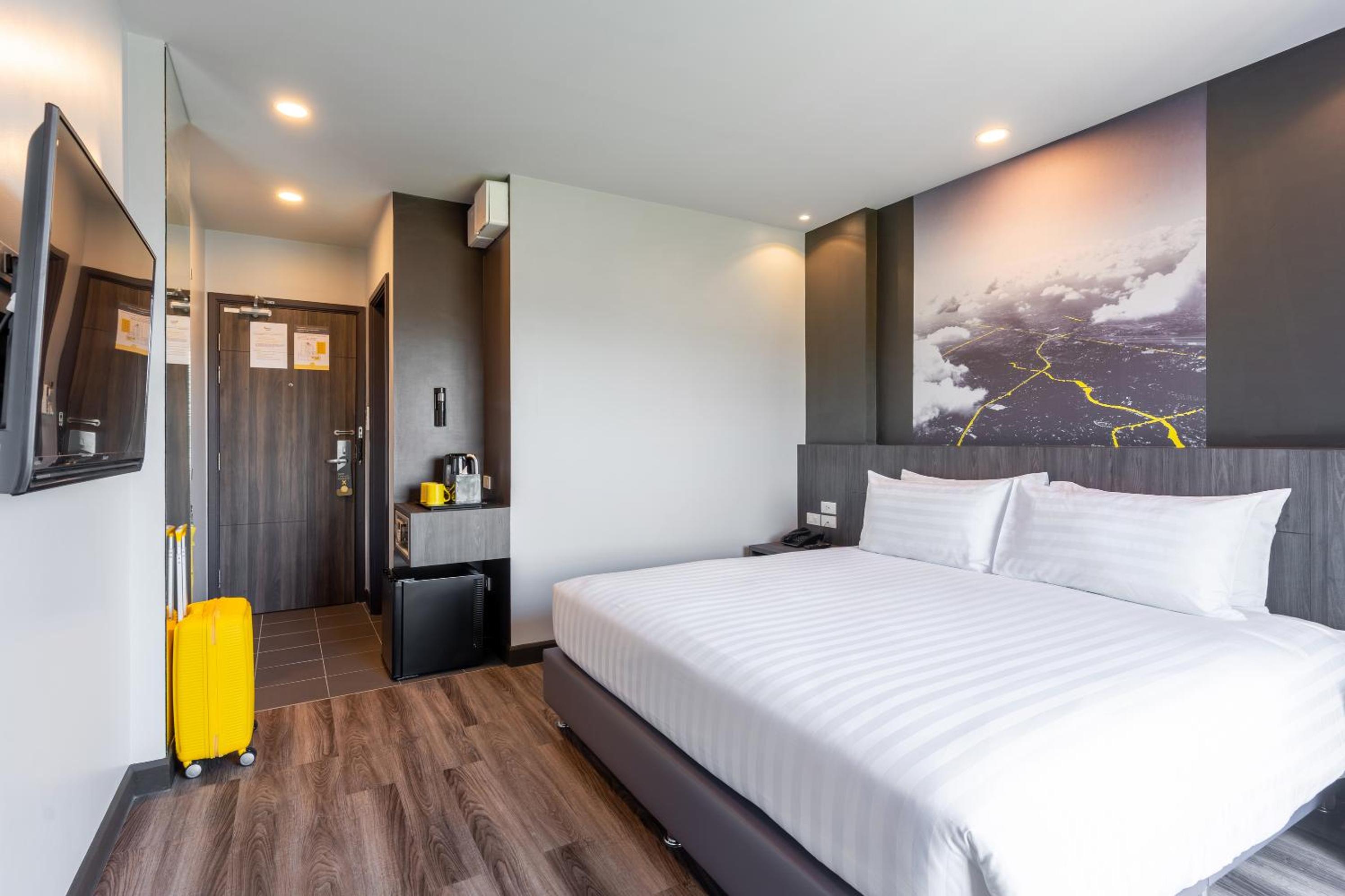 ROOM, DOUBLE BED