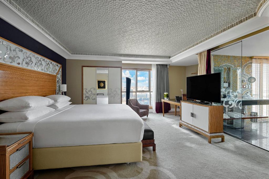 2 Bedrooms, Suite, Club Lounge Access, Club Floor