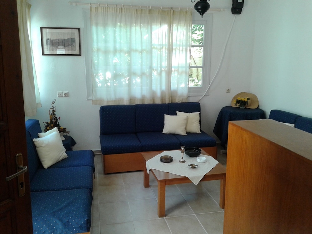 Remi Studios Apartments 26/39