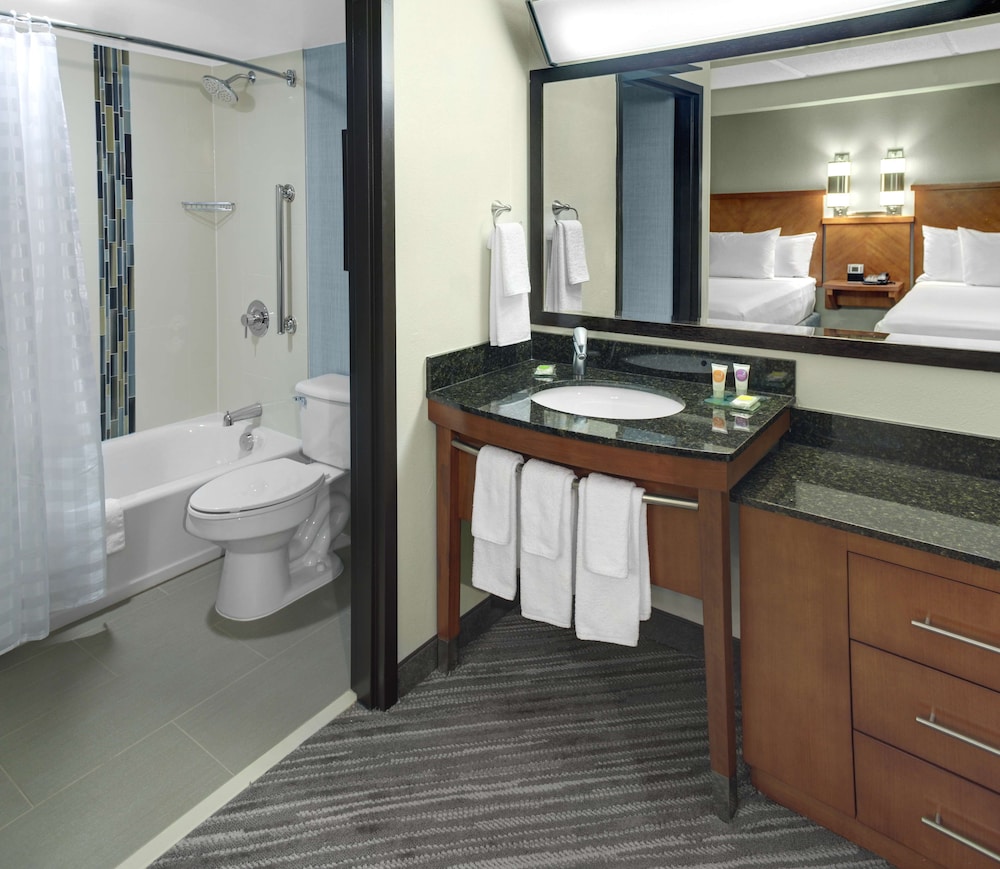 Hyatt Place Nashville Opryland 69/72