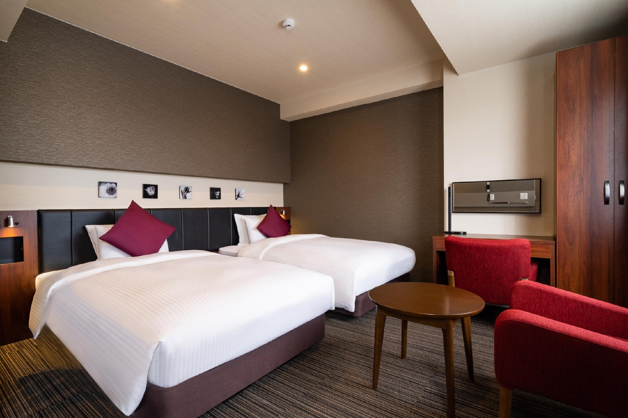 Hollywood, Twin Beds, West Wing