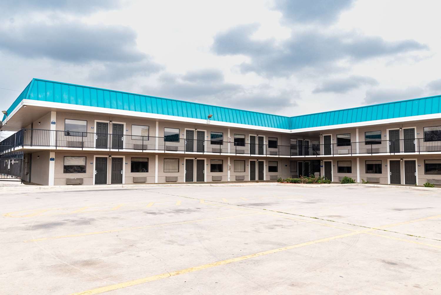 Days Inn by Wyndham Central San Antonio NW Medical Center 4/40