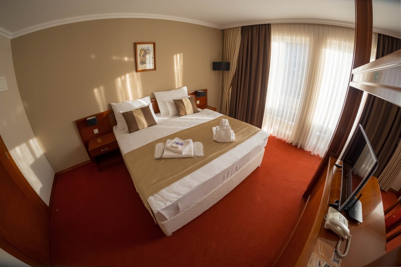 Bristol Hotel 16/50