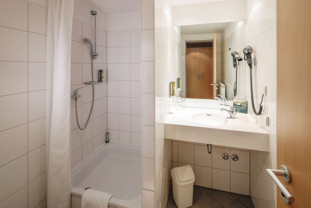 Airporthotel Berlin Adlershof 73/75