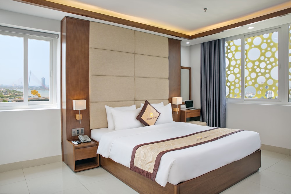 Merry Hotel 15/30