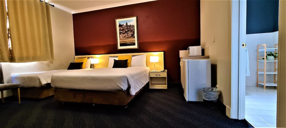 Brunswick Tower Hotel 8/60