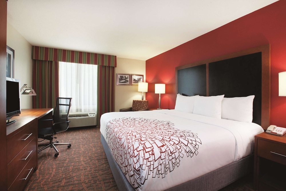 Room, King Bed, Accessible, La Quinta Inn Williamsburg Historic Area 2/6
