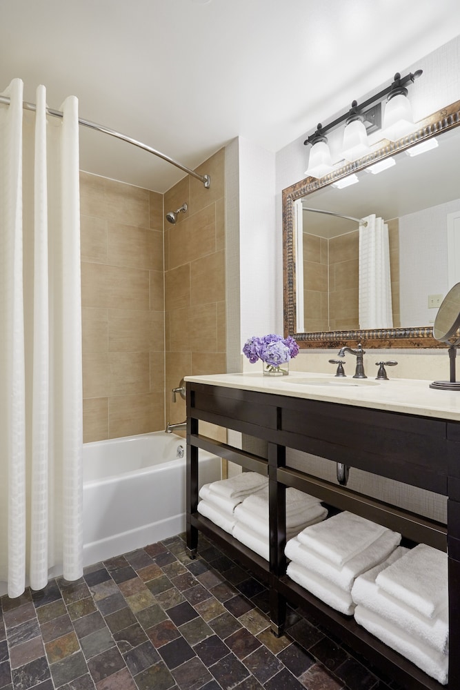 Hospitality, Suite, King Bed