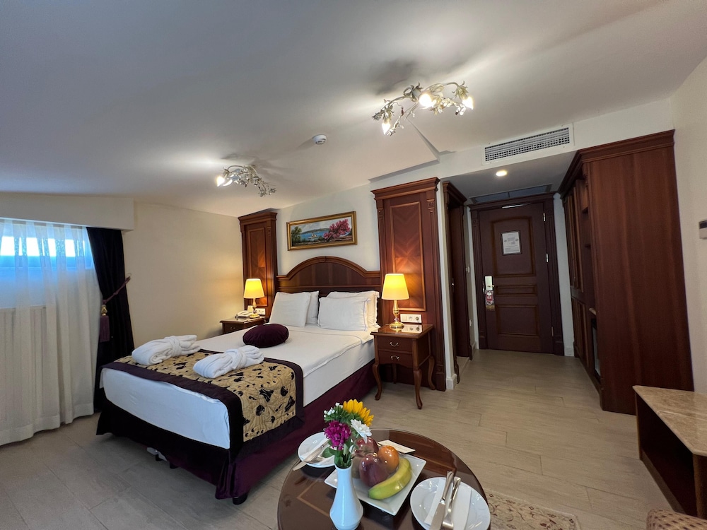 Glk Premier Regency Suites And Spa 27/74