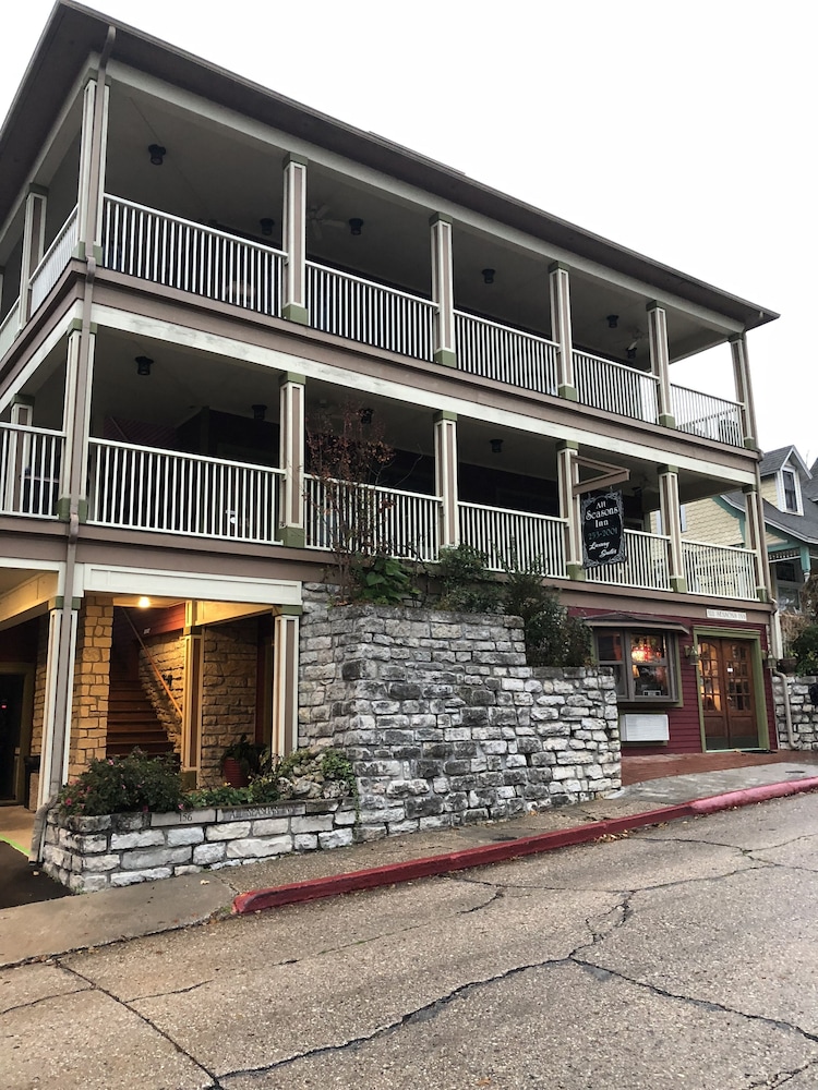All Seasons Inn Eureka Springs 3/50