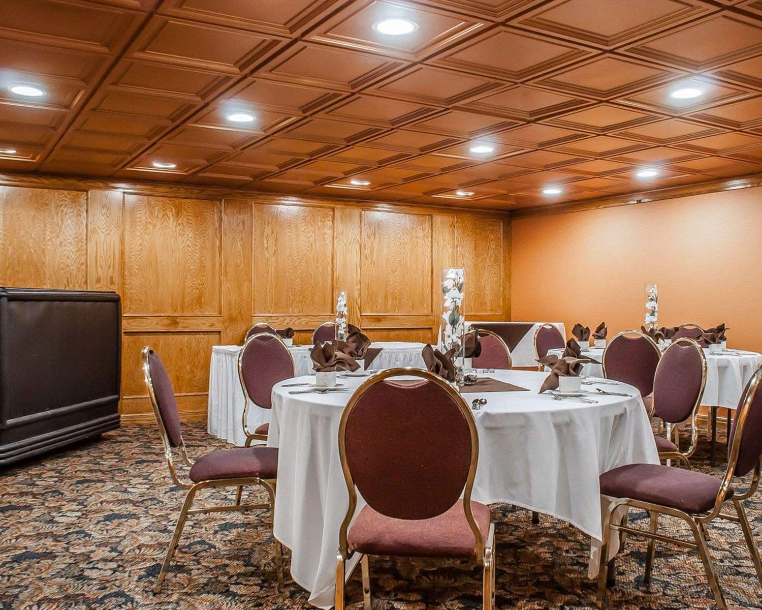 Quality Hotel & Suites At The Falls 47/51