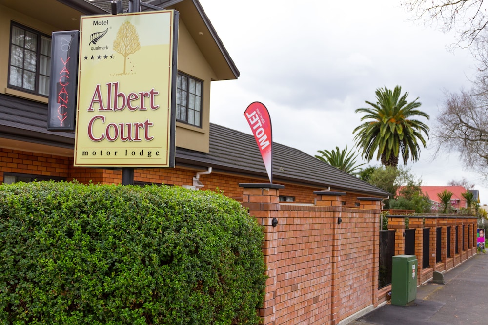 Albert Court Motor Lodge 9/57
