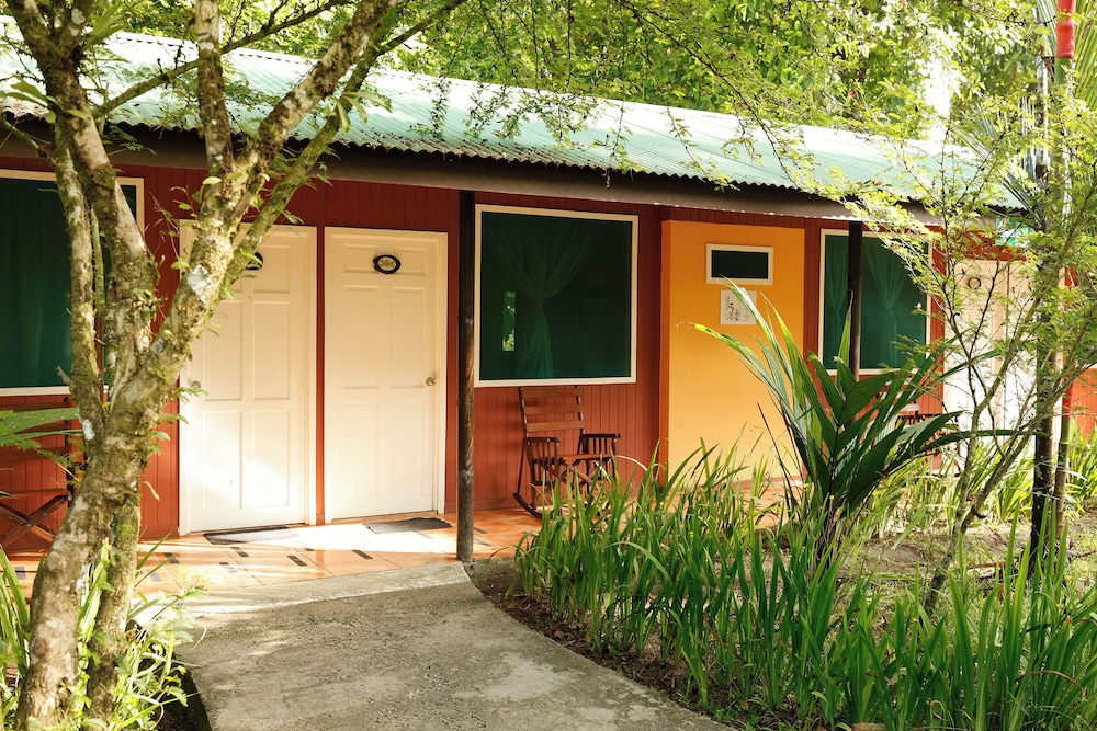 Turtle Beach Lodge 2/50