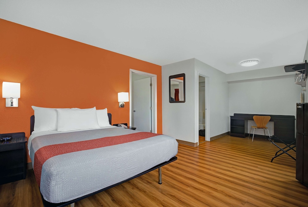 Motel6 Marina, CA - Monterey 24/58