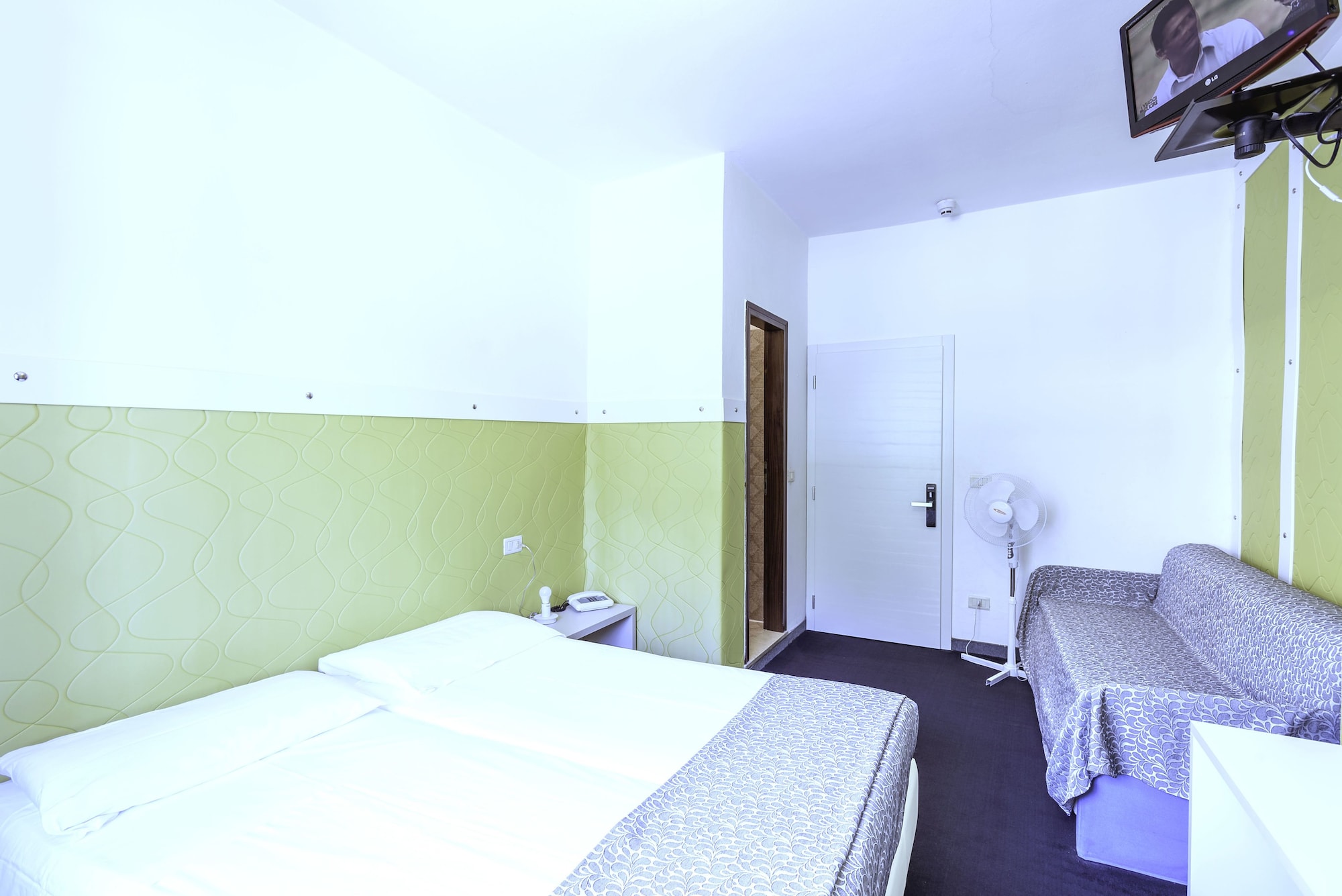 ECONOMY, DOUBLE OR TWIN BED