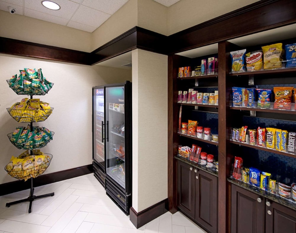 Hampton Inn Schenectady 36/48