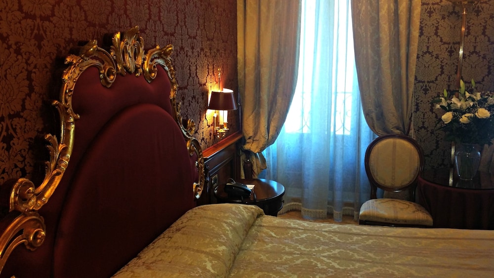 HOTEL BELLEVUE SUITES 66/69