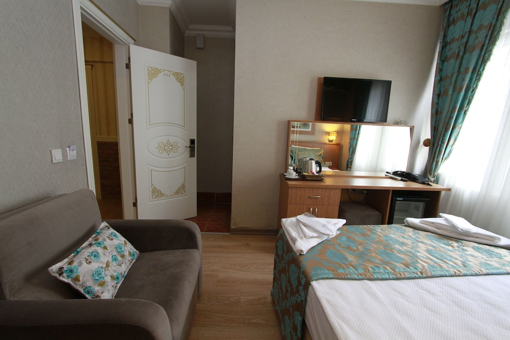 Agora Boutique Hotel & Bistro 12/50