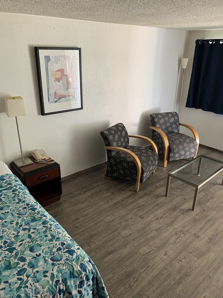 Smokey Point Motor Inn 61/69