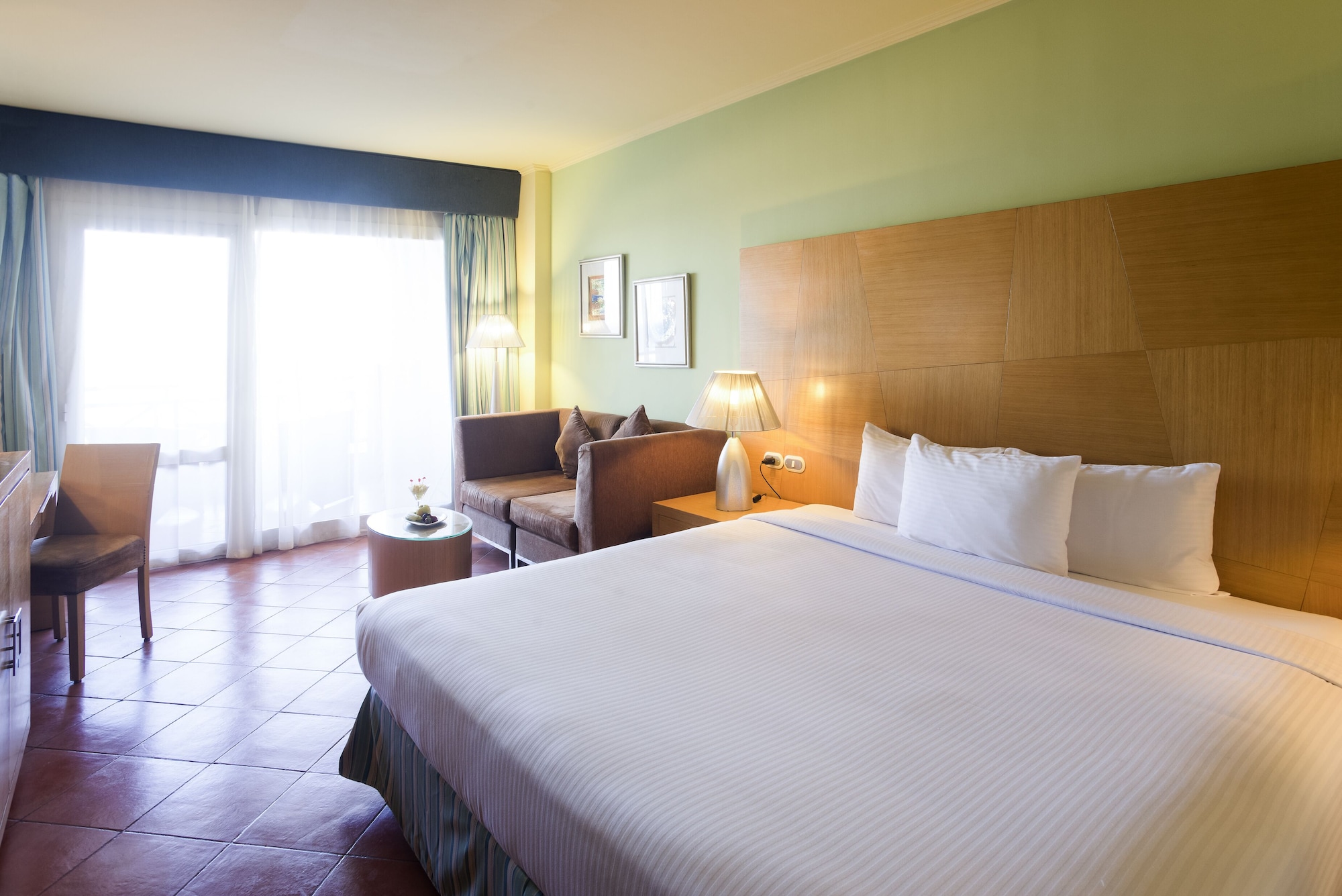 Deluxe, King Bed, Pool View