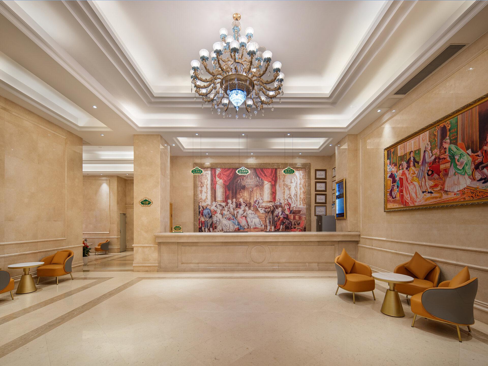 Vienna International Hotel (Shenzhen Pinghu Metro Station) 9/34