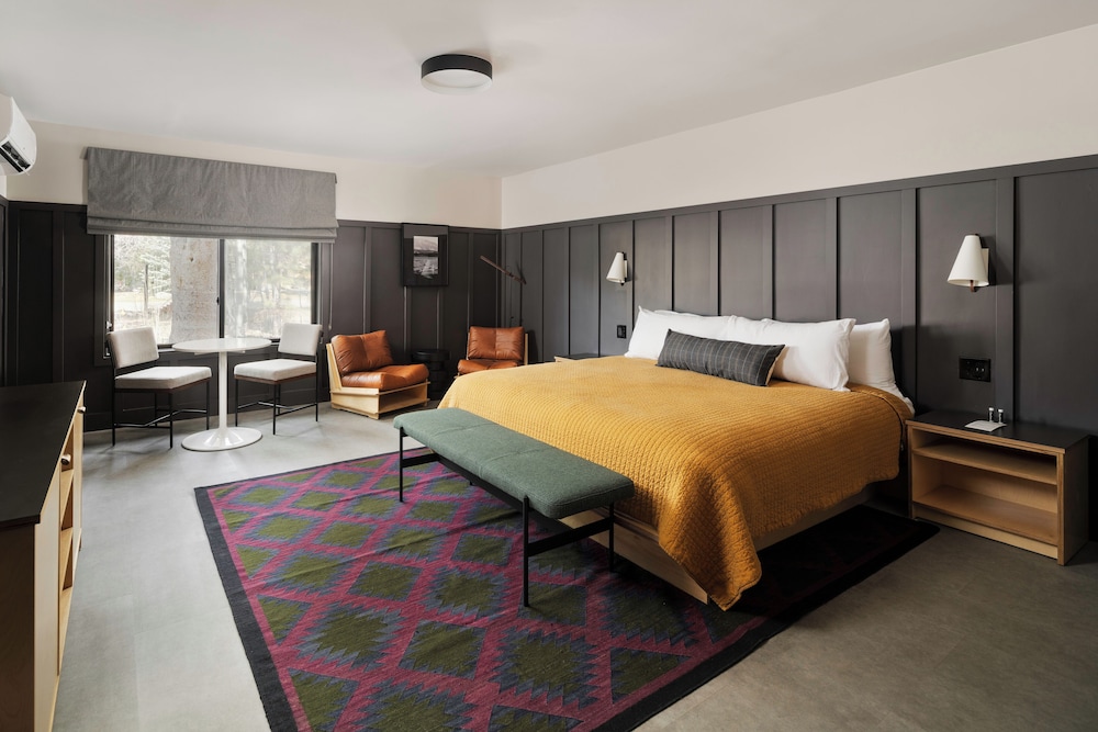 SUITE, JETTED TUB